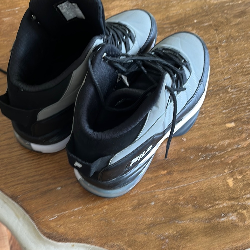 Fila Mens tennis shoes size 10 1/2